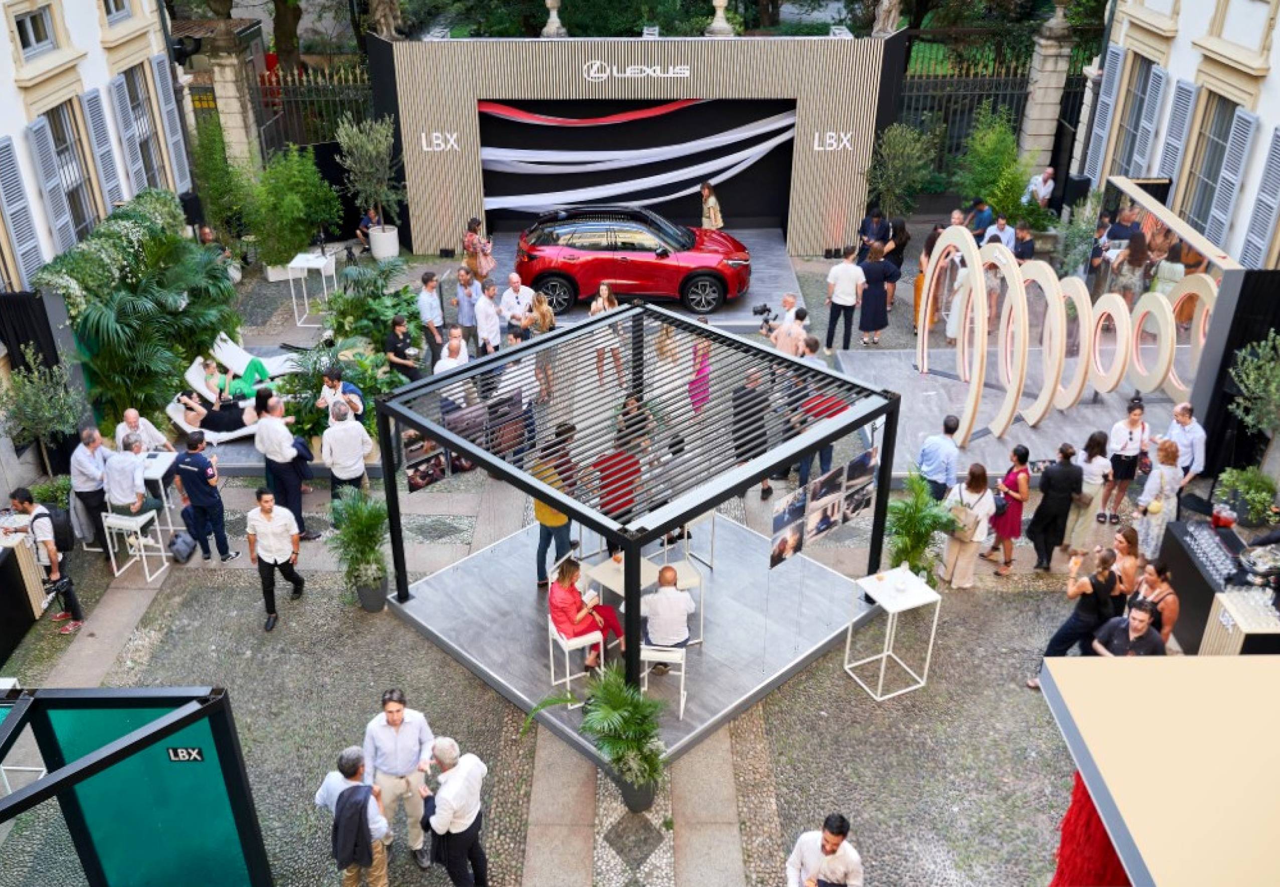 Unikalne pokazy premierowe Lexusa LBX w europejskich metropoliach